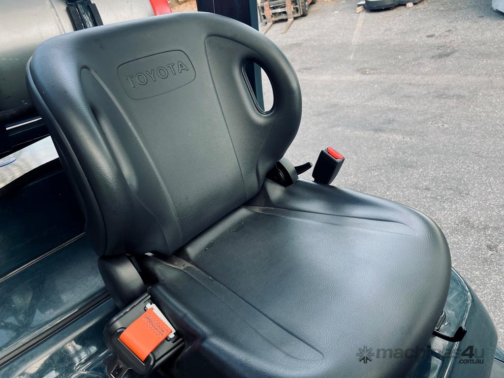 Low Hour Compact Toyota Forklift